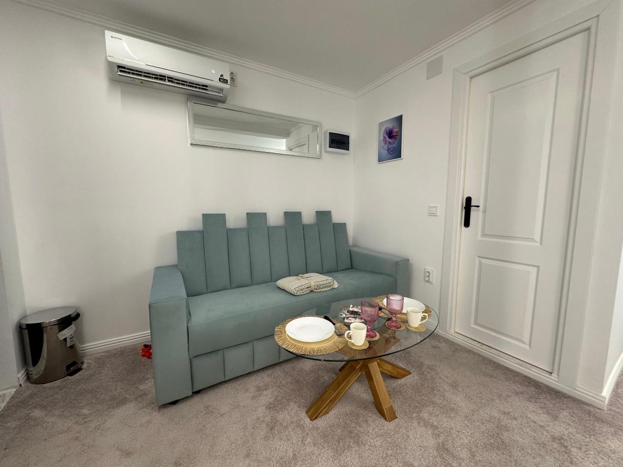 Elegant Escape Central Studio Craiova Exterior foto